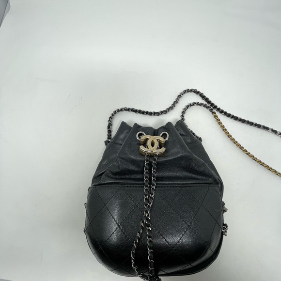 Chanel - Authenticated Gabrielle Bucket Handbag - Leather Black Plain For Woman, Very Good Condition